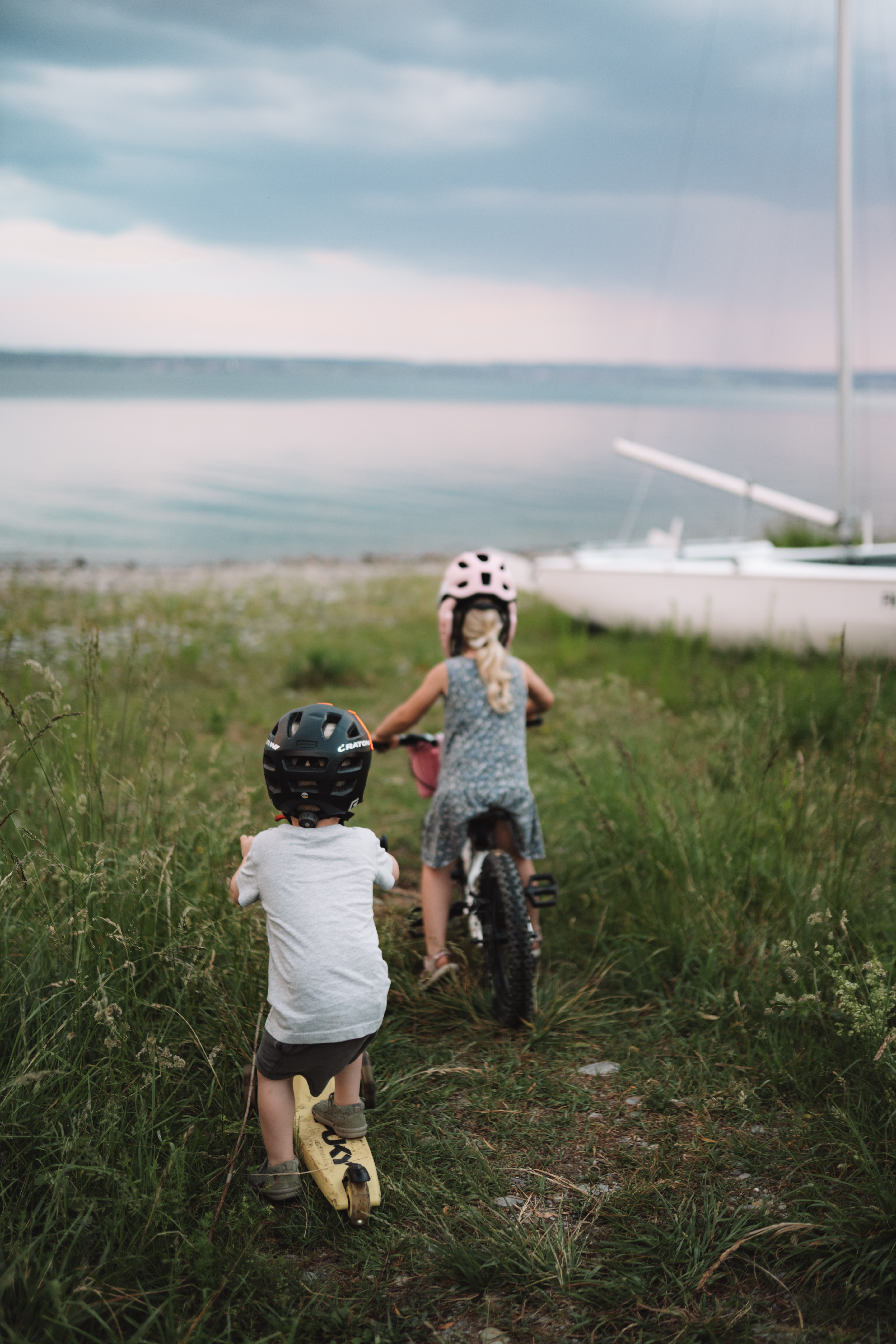 Radfahren am Bodensee Kinder fahren Fahrrad am Bodensee