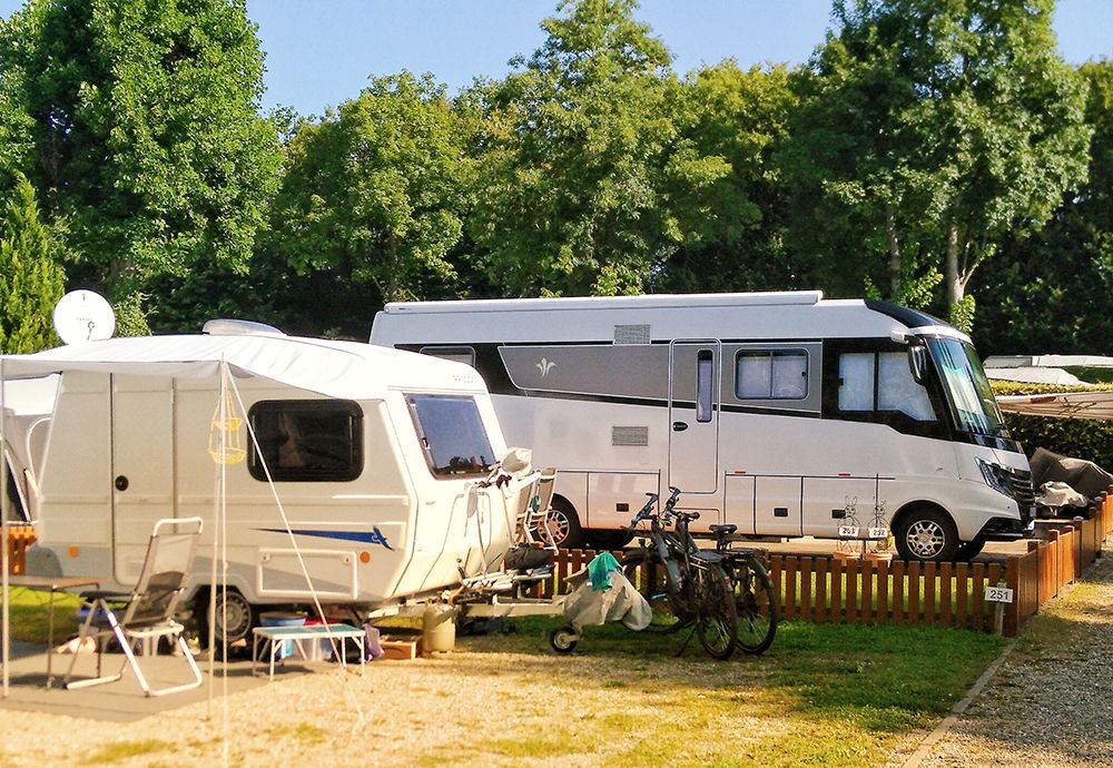 Campingplatz Schloß Kirchberg Wohnwagen Wohnmobil 